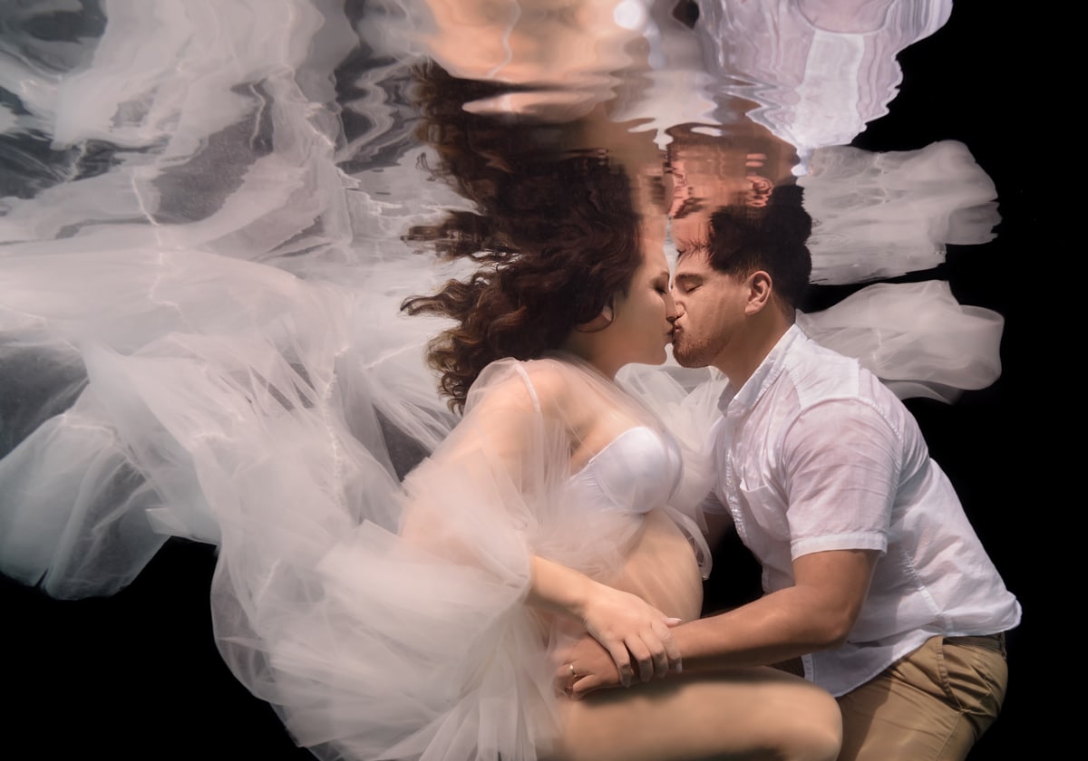 Maternity Couple Photography Underwater | Noosa, Sunshine Coast
