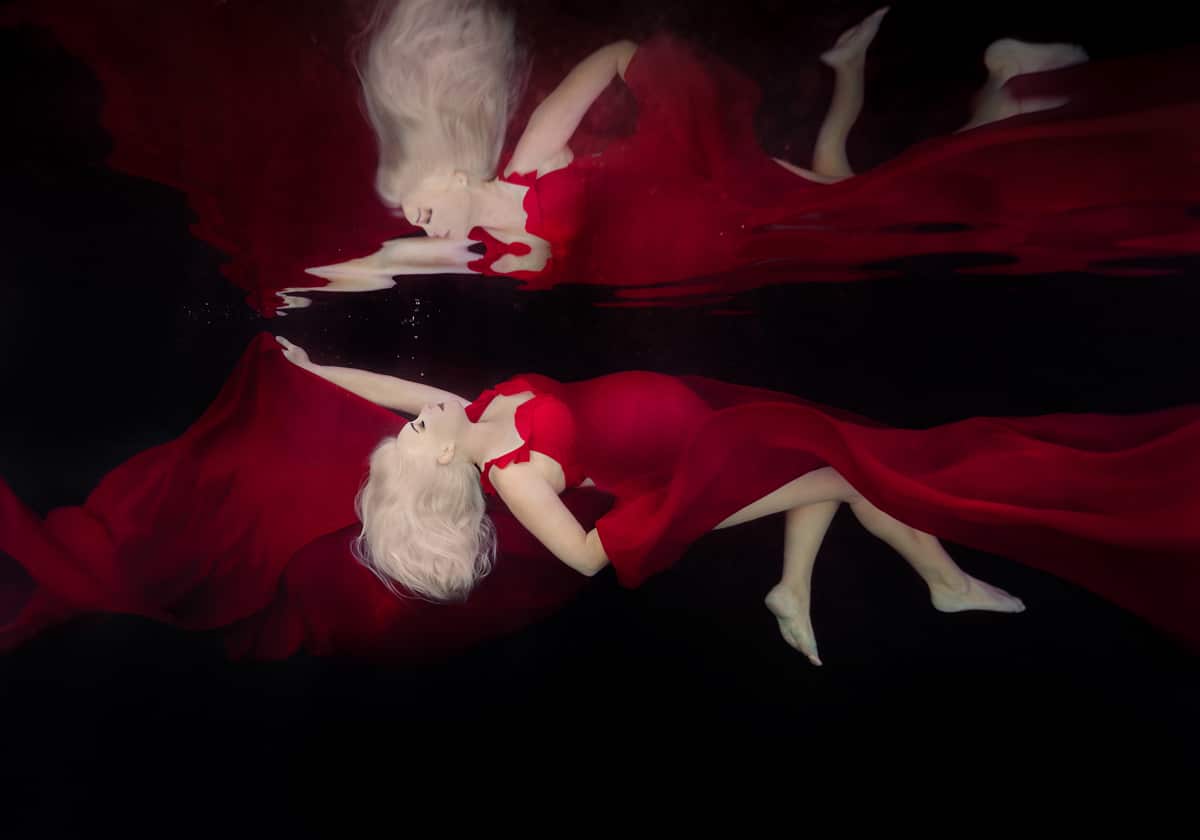 Glam &amp; Vampy Lady In Red: A Unique Underwater Maternity Photography Experience (Sunshine Coast)